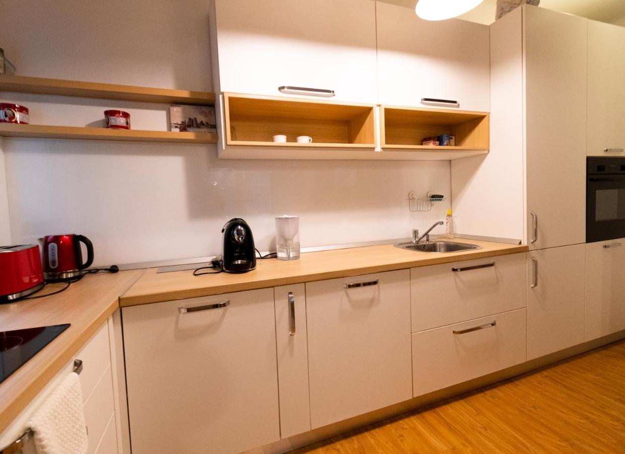 Ardor Apt - Bright And Secluded Apartment In The Heart Of Old Town Brasov Exterior photo